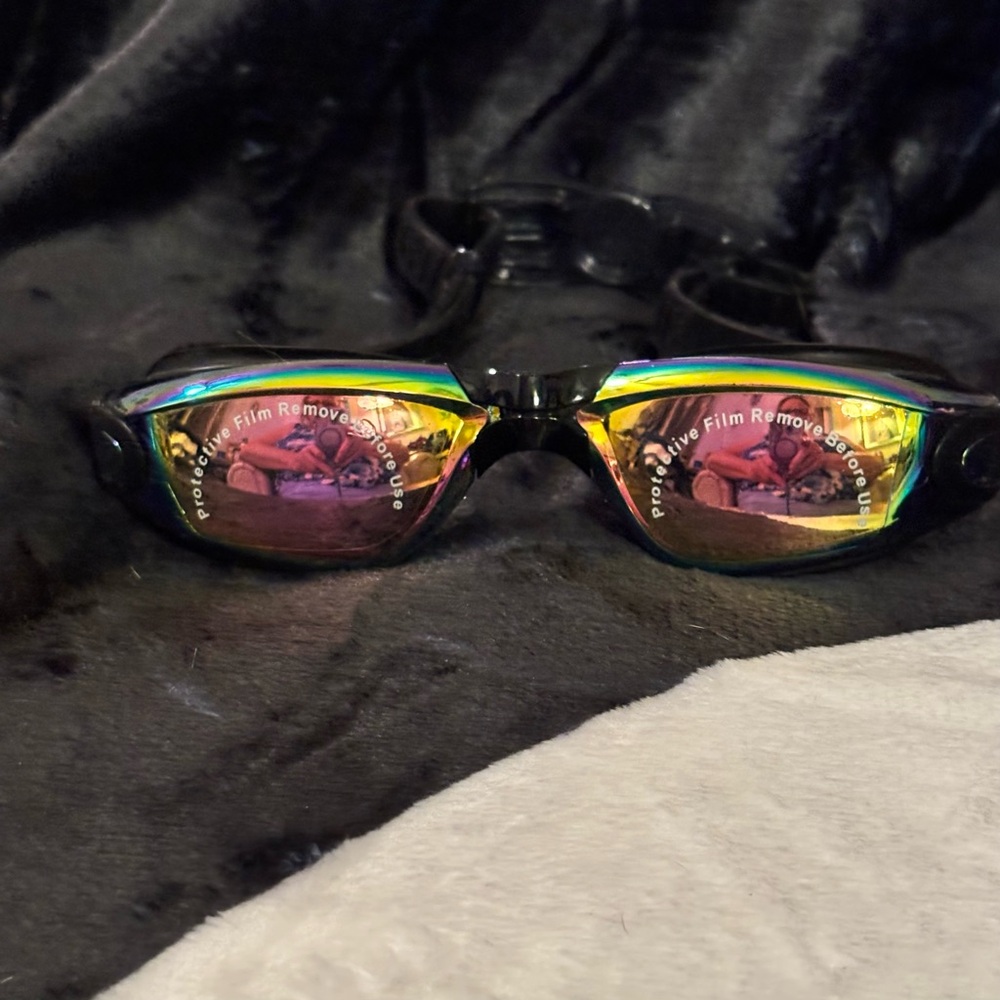 Black polarized swim gear with Reflective Lenses